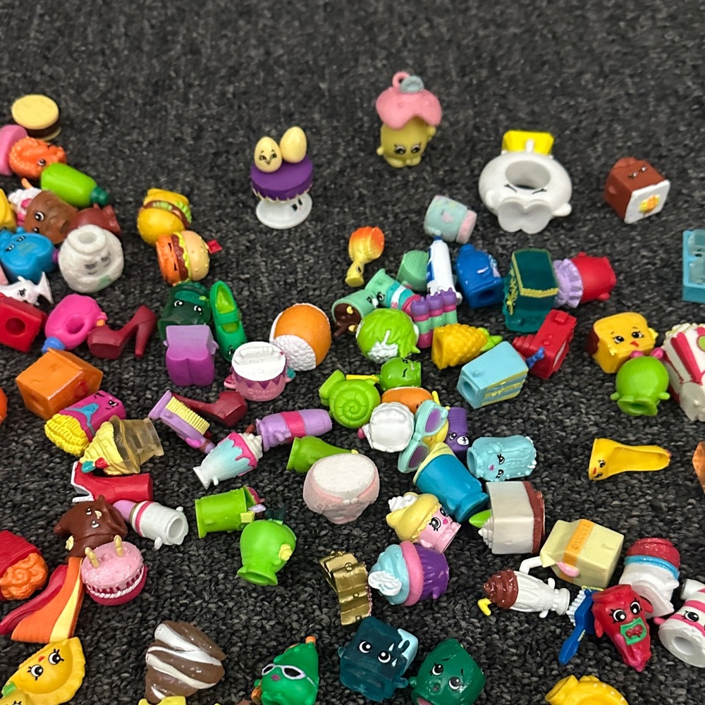 Huge Collection of Shopkins and Accessories - Picture 6 of 8